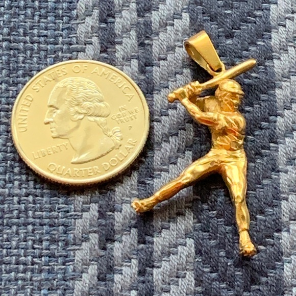 Gold baseball batter pendant - Picture 4 of 4